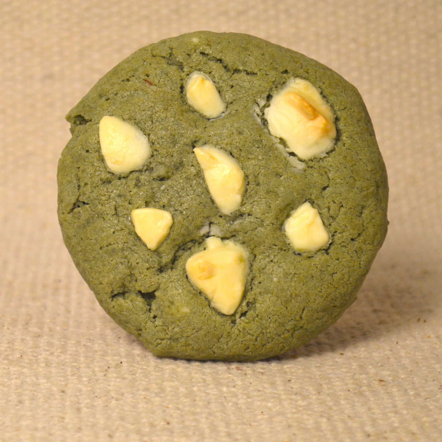 matcha cookie filled with white brigadeiro and raspberry jam