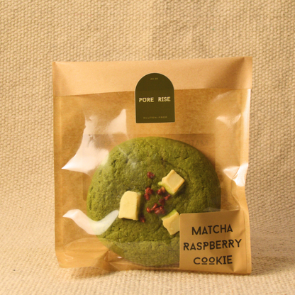 matcha cookie filled with white brigadeiro and raspberry jam